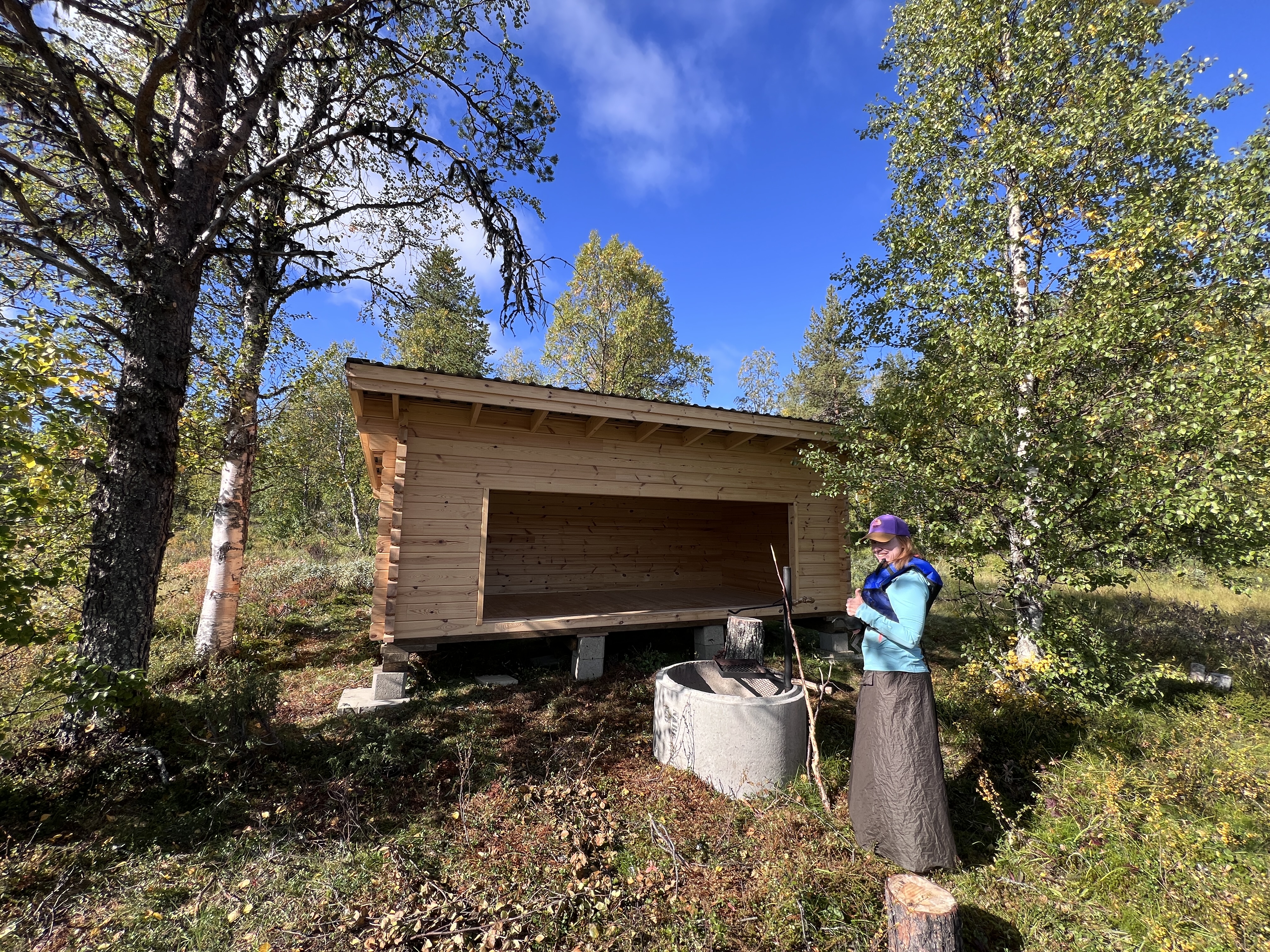 Laavu ja tulipaikka.