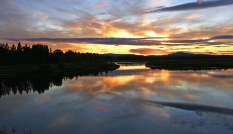 Ounasjoki auringonlaskun aikaan