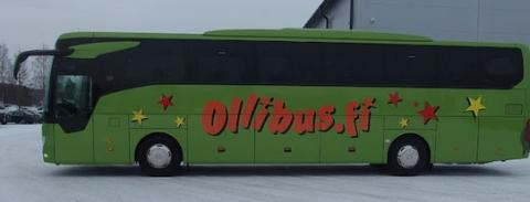 Vihreä bussi, jossa lukee oranssilla Ollibus.fi.