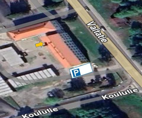 Ilmakuva rakennuksesta, johon merkitty p-alue