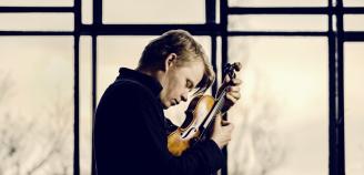 Pekka Kuusisto ja viulu