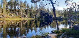 Ruoppakönkään Pahikkojärven maisema.
