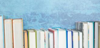 Kuvituskuva, jossa kirjoja rivissä. 