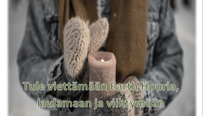 Hämärät laulut julistekuva, kynttilä kädessä ulkona, kädessä lapaset