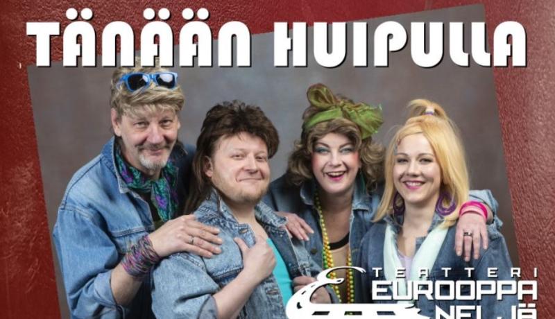 Neljä näyttelijää roolivaatteissaan