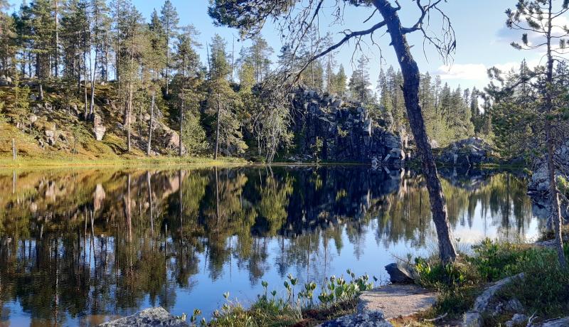 Ruoppakönkään Pahikkojärven maisema.